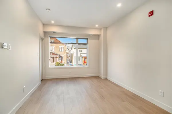 Vanier And Kingsview Park, ON K1L 7Z4,158 Laval ST #7