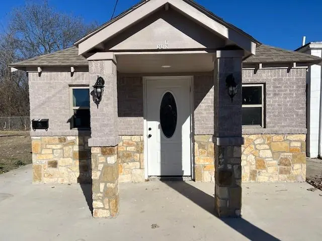 202 1/2 N Morris Street, Gainesville, TX 76240