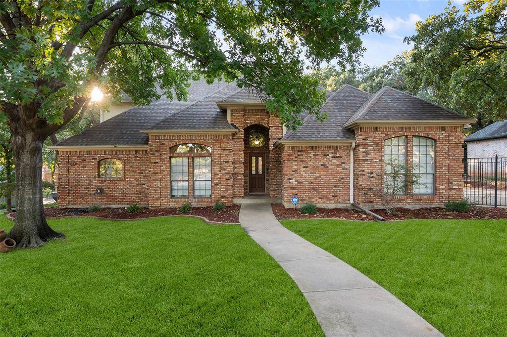 424 Windjammer Lane, Azle, TX 76020