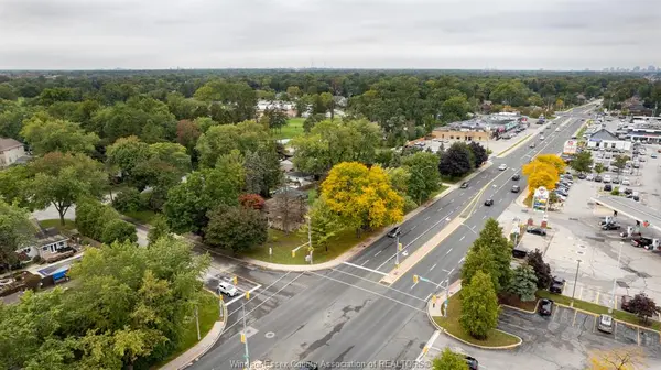 Windsor, ON N9G 1X3,3945-85 DOUGALL Avenue