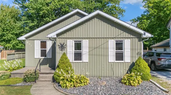 452 MAUDE Street, Petrolia, ON N0N 1E0