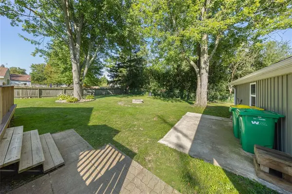 452 MAUDE Street, Petrolia, ON N0N 1E0