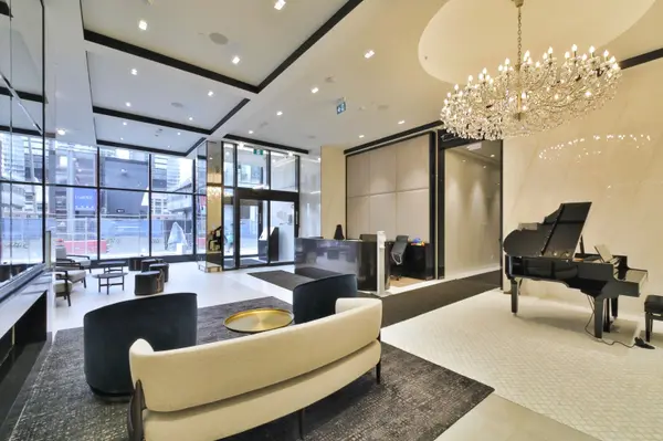 Toronto C01, ON M4Y 0J5,8 Wellesley ST W #1716