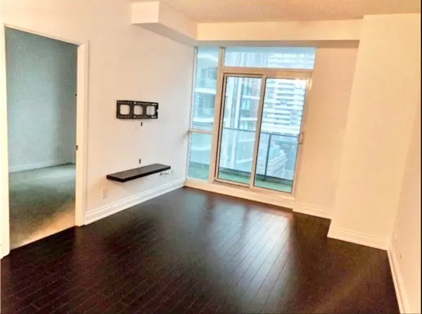 Toronto C01, ON M5J 2Z6,18 Harbour ST #1611