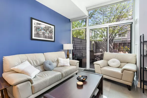 Toronto C08, ON M5E 0A3,3 Market ST #614