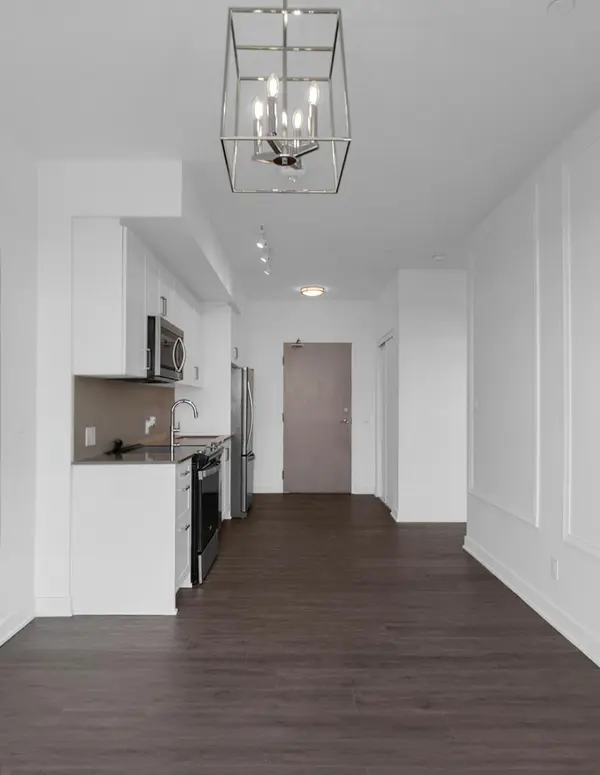 Barrie, ON L4N 4E8,681 Yonge ST #PH-719