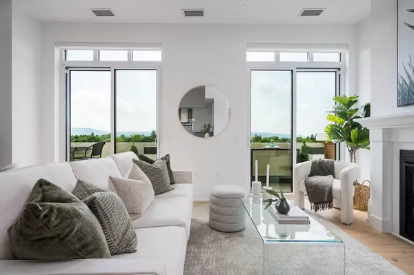 Collingwood, ON L9Y 0X3,1 Hume ST #PH609