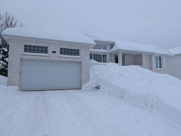410 Bonaventure DR, Timmins, ON P4R 1M6