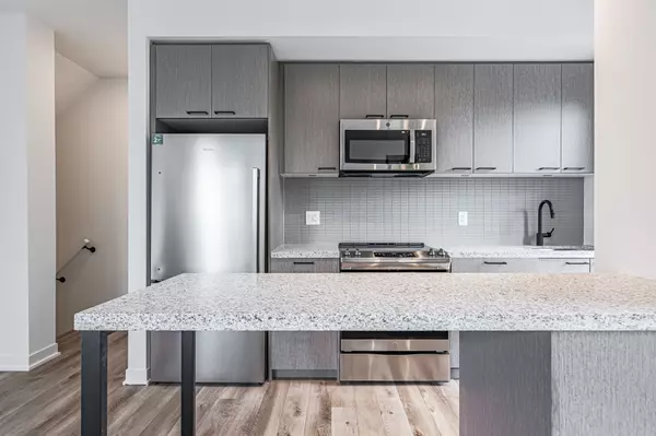 Toronto W03, ON M6N 0B5,20 Ed Clark GDNS #TH8