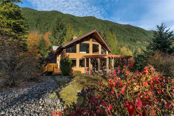 8105 Miracle Close, Youbou, BC V0R 3E1