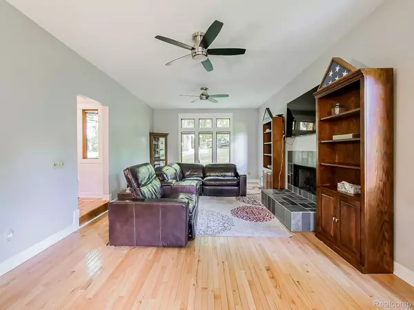 Howell, MI 48855,8880 Hidden Lake DR