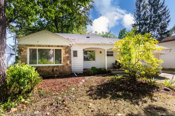 Waterford, MI 48329,4120 Lotus DR