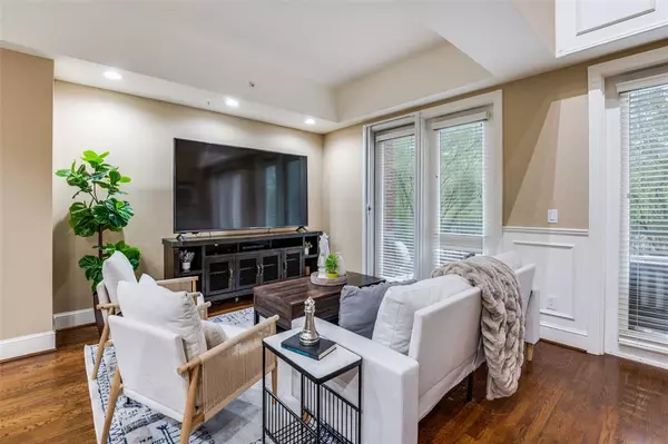 Addison, TX 75001,5055 Addison Circle #422