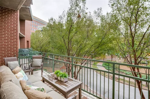 Addison, TX 75001,5055 Addison Circle #422