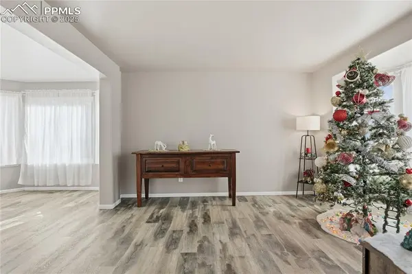 Colorado Springs, CO 80922,3327 Macgregor DR