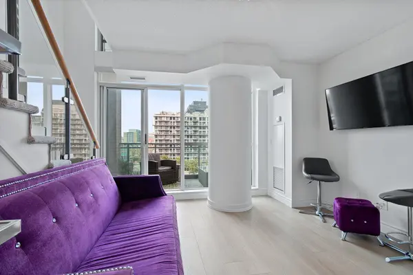 Toronto C01, ON M6K 3S2,100 Western Battery RD #422