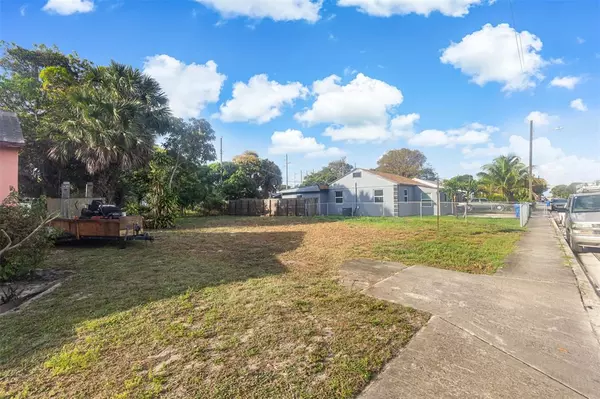 Riviera Beach, FL 33404,555 W 2nd St