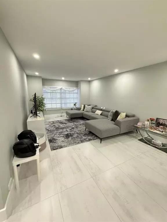 Fort Lauderdale, FL 33308,2191 NE 68th St #403