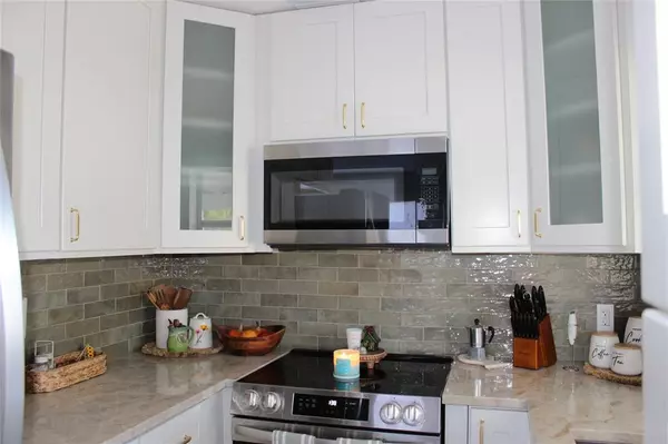 Port St Lucie, FL 34983,421 SE Solaz Ave