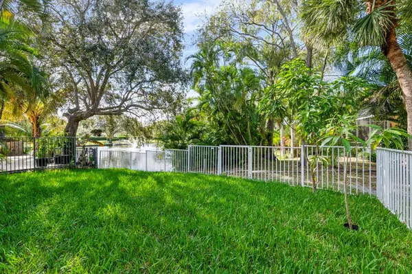Plantation, FL 33324,9838 Fairway Cove Ln