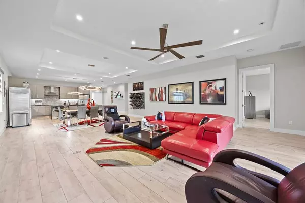 West Palm Beach, FL 33401,3069 Bellflower Cir