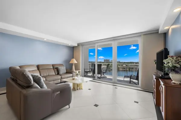 Fort Lauderdale, FL 33304,511 Bayshore Dr #904