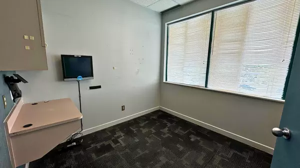 Barrie, ON L4M 4S5,190 Cundles RD E #203