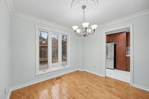 993 Lucerne CRES, Mississauga, ON L5C 3X6