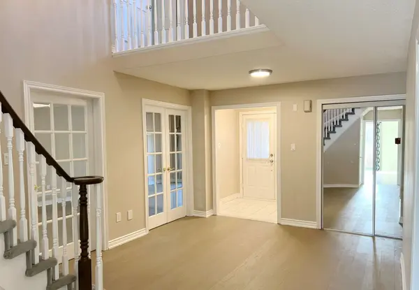 Oakville, ON L6M 3A1,2037 Schoolmaster CIR