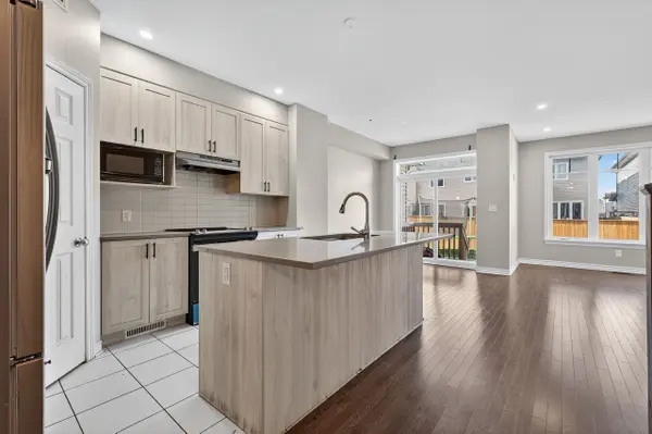 Kingston, ON K7P 0S1,327 BUCKTHORN DR