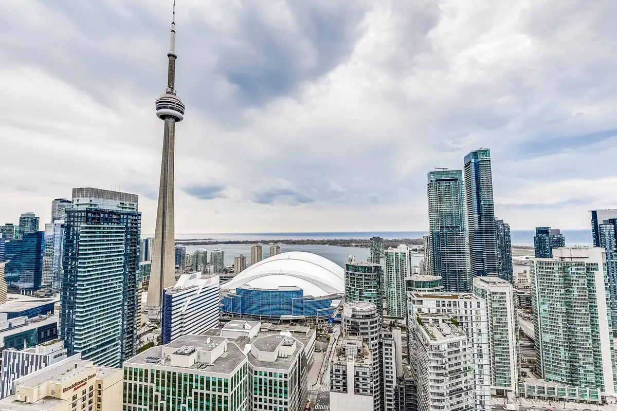 Toronto C01, ON M5V 2G3,88 Blue Jays WAY #4005