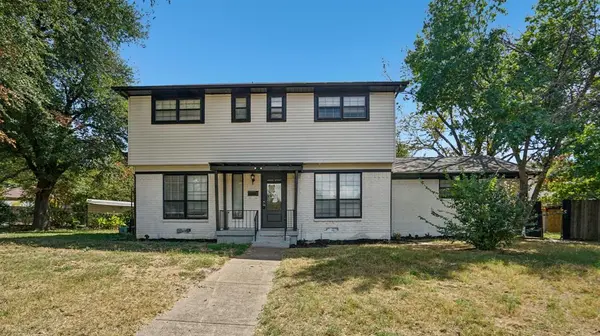 8036 Woodhue Circle, Dallas, TX 75228