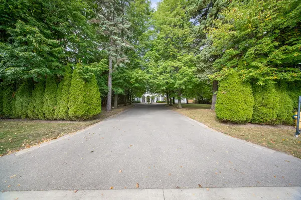 Toronto C07, ON M3H 1E3,180 Sandringham DR