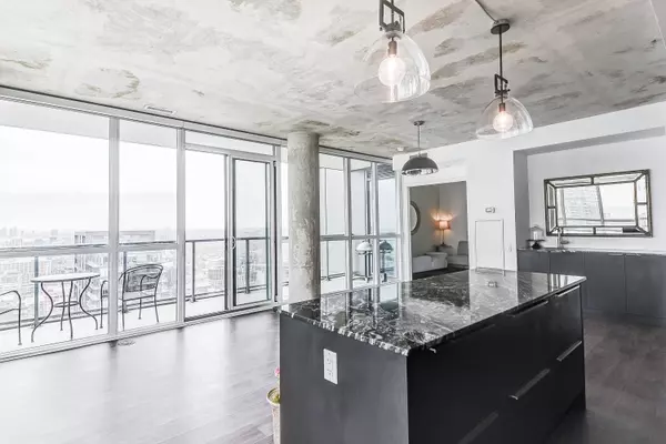 Toronto C01, ON M5V 2G3,88 Blue Jays WAY #4005