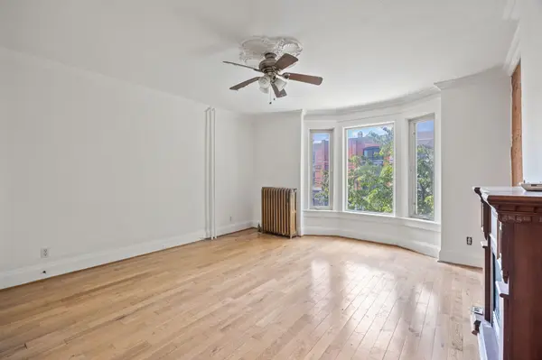 Toronto C02, ON M5R 3G4,937 Bathurst ST