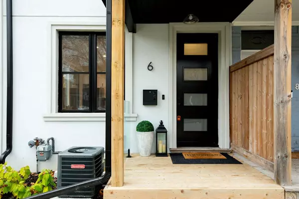 Toronto E02, ON M4C 5E3,6 Luttrell AVE #2nd Floor