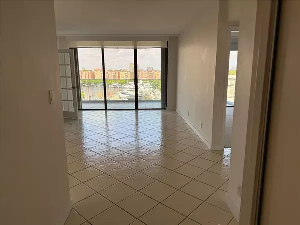 Aventura, FL 33180,19707 Turnberry Way #7C