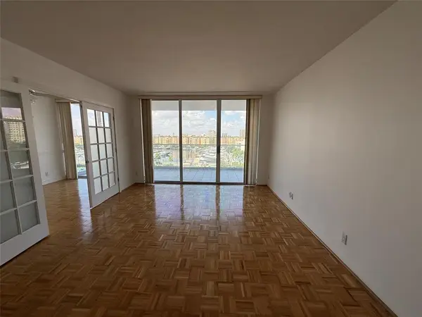 Aventura, FL 33180,19707 Turnberry Way #8C