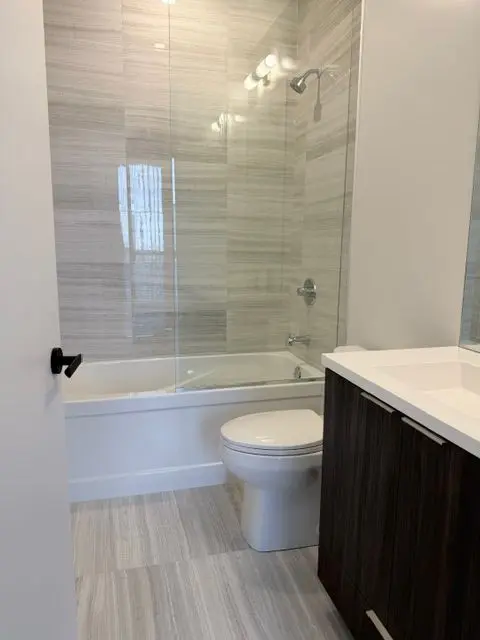 Vaughan, ON L4K 4M3,8 Interchange WAY E #1607