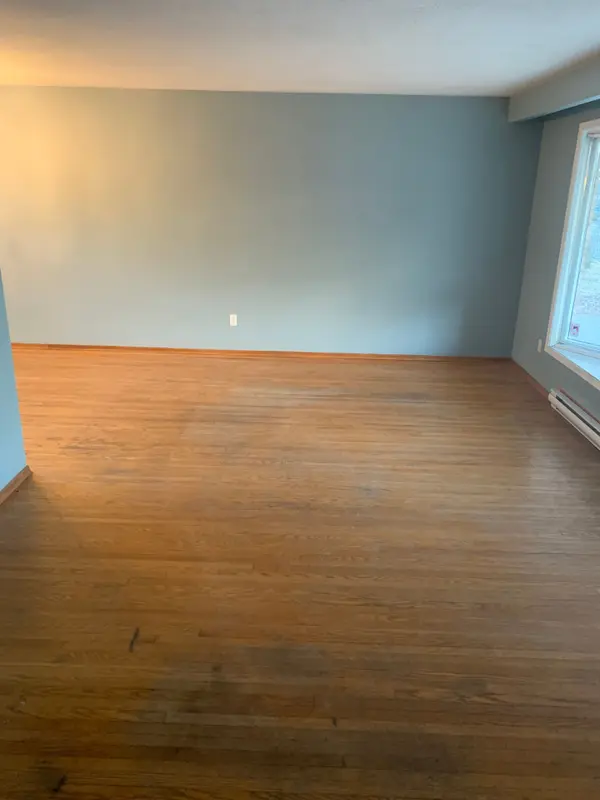 Oakville, ON L6H 2A9,1089 Pearson DR