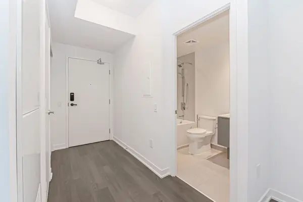 Mississauga, ON L5B 0M3,3900 Confederation Pkwy #3911