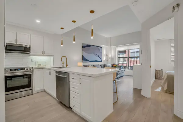 Toronto W08, ON M8X 1Y6,4198 Dundas ST W #205