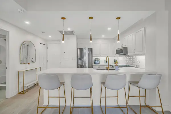 4198 Dundas ST W #205, Toronto W08, ON M8X 1Y6