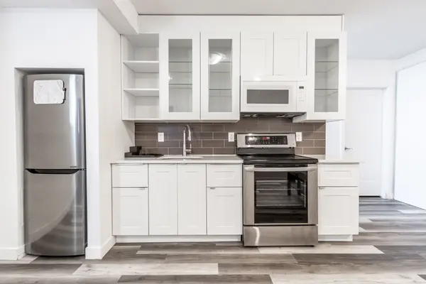 Britannia Heights - Queensway Terrace N And Area, ON K2B 5N5,865 Tavistock RD #B