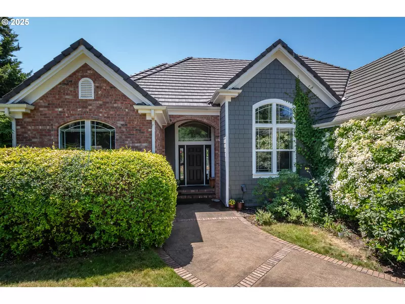 295 FAIRWAY VILLAGE LN, Roseburg, OR 97471