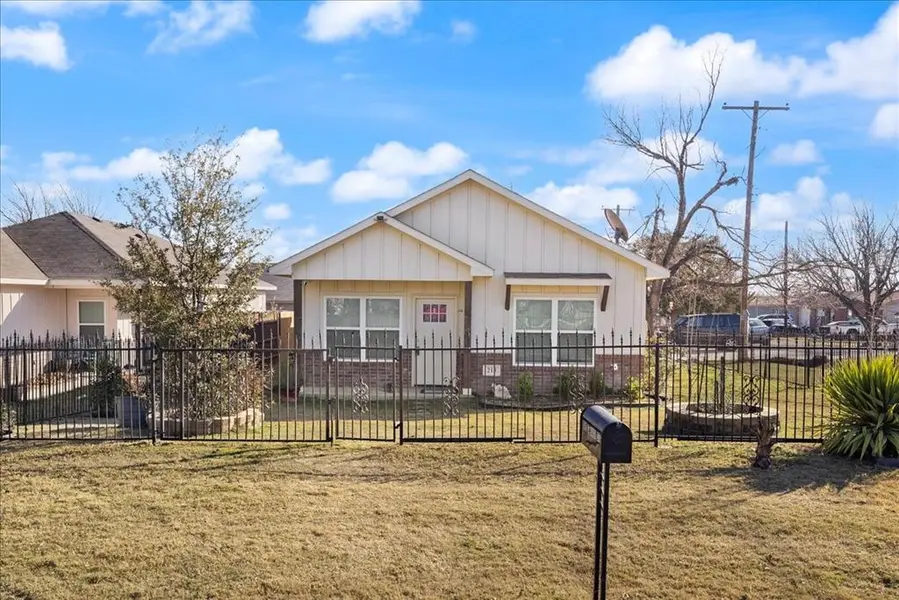 213 S. Baugh St, Alvarado, TX 76009
