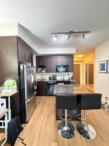 28 Linden ST #907, Toronto C08, ON M4Y 0A4