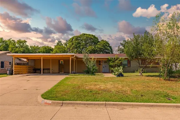 Fort Worth, TX 76116,8308 Doreen Avenue