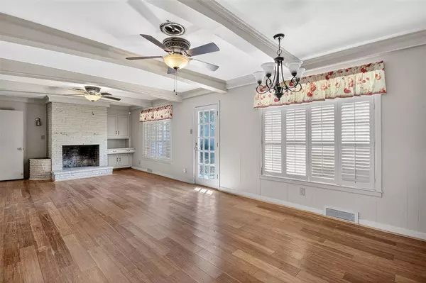 Dallas, TX 75230,6606 Royal Lane