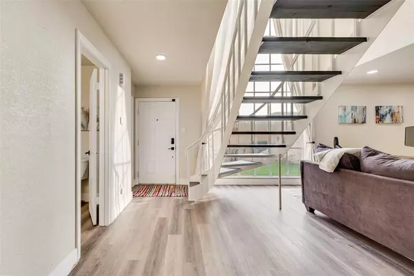 Benbrook, TX 76126,61 One Main Place